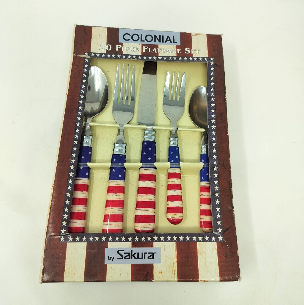 Brand New Vintage 1999 Sakura 20 Piece Patriotic Flag Colonial Flatware Set